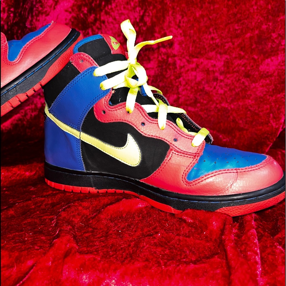 Nike dunk GS --308319 071 | black/volt-hot red-signal blue